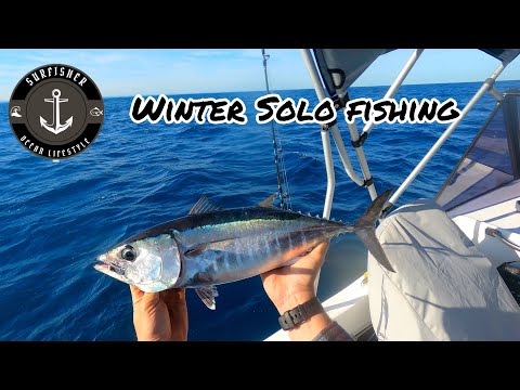 Winter Solo Fishing in West Ozzy . Chasing TUNA 🐟AND SQUID 🦑