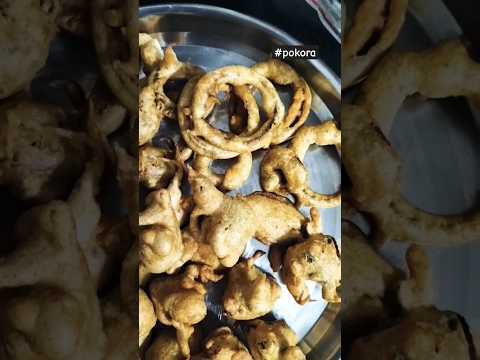 "PakodeRecipe"#pakodekirecipe  #chrispy#tasteofhome #rainyseasonfood #foodlover #onionpakode #shorts