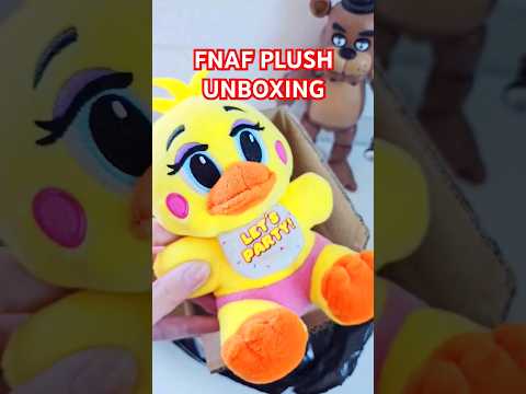 FNAF TOY CHICA PLUSH UNBOXING 😂 #fnaf #fivenightsatfreddys #fnafmemes