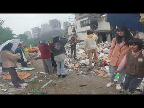 Republic in Ruins, performance art, onlooker perspective