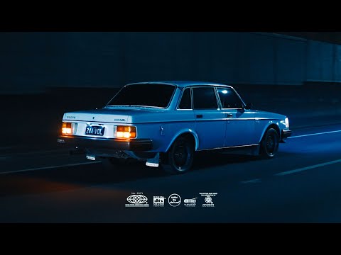 Cruising with a 1970s Volvo. | 4K