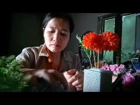 chia sẻ cách cắm bình hoa bắt mắt tông đỏ viền dương sỉ