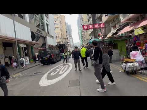 [香港街拍] 深水埗桂林街，行人都行在馬路上，人車爭路