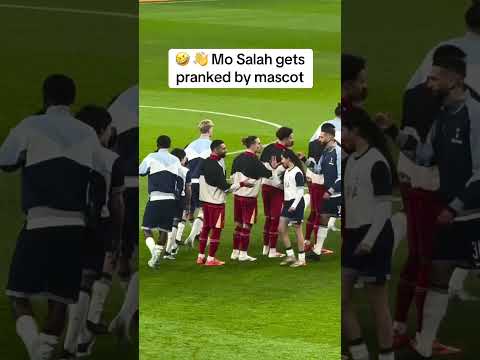 Salah saw the funny side 🤣👋 🎥 borshanazzam #salah #mosalah #football #liverpool #lfc #prank