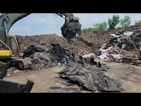 Dumping Roofing Debris at the dump with a GT 7-14