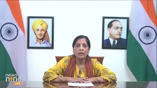 Sunita Kejriwal Reads Arvind Kejriwal's Message from Jail: A Call for Unity and Resilience | News9