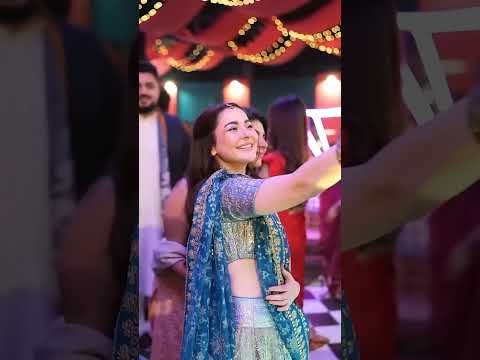 #HaniaAmir dance on Jinne Mera Dil Lutiya at Yashma Gill's sister's mehndi  #fashion  #dress