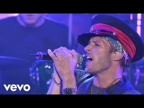 Velvet Revolver - Fall To Pieces (Official Nissan Live Performance)