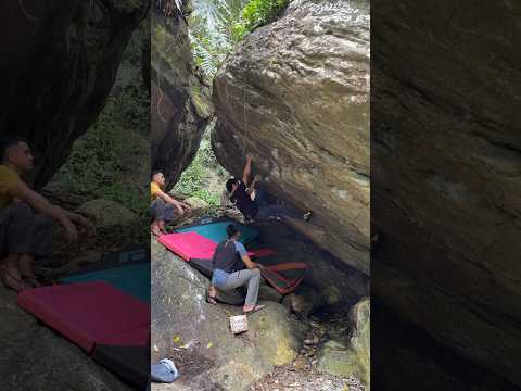 Overhang boulder - Philippines