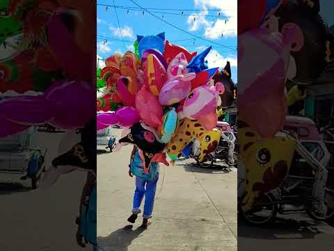 Salute To This Balloon Vendor🎈🇵🇭 #sipagattyga #akoaymaylobo #balloons #lobo #balloon #toys