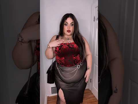 POV we’re on a dinner date and we’re both vampires!!! #plussize #outfit #shorts