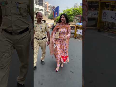 Soundarya Sharma Spotted at Siddhivinayak Temple | Prayers Before New Beginnings 🙏🌸