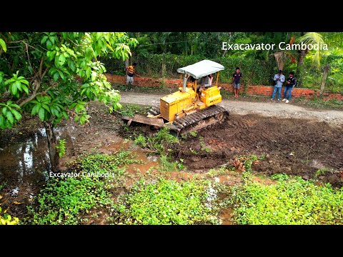 Perfect Jobs!!! Cutting Clear Land In Water With Skills D31P Dozer KOMAT'SU MAchines Push Moving