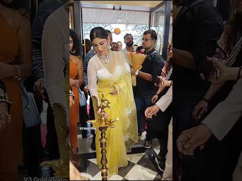 Actress Mouni Roys grand entry @sencogoldindia grand opening ceremony #shorts #bollywoodactress