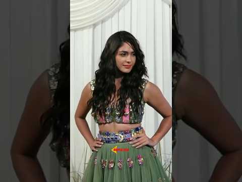 Mrunal thakur at shilpa shetty's diwali party..#mrunalthakur #hinanna #shilpashetty #diwali #party