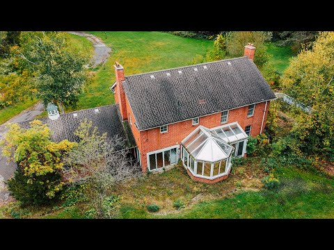 Exploring a Forgotten 1960's Estate Home Abandoned In the Woods For Years l Where Are They???