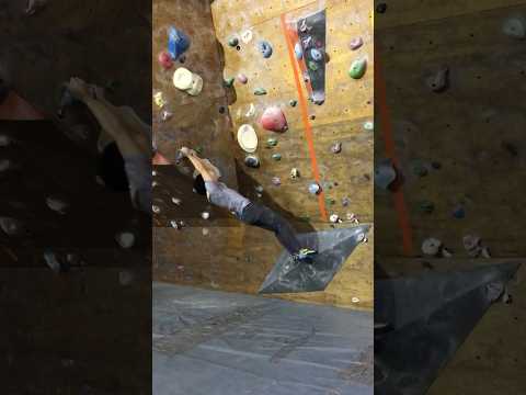 Dynamic swing coordination move in bouldering