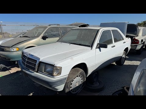 1993 Mercedes-Benz W201 at Junkyard