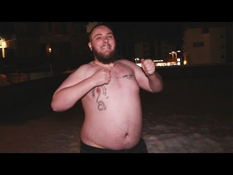 Australian Sees Snow for the First Time in His Life