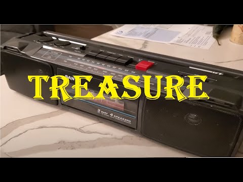 Uncovering Treasure: Vintage Sanyo Cassette Player With 2-way 4 Speaker System!