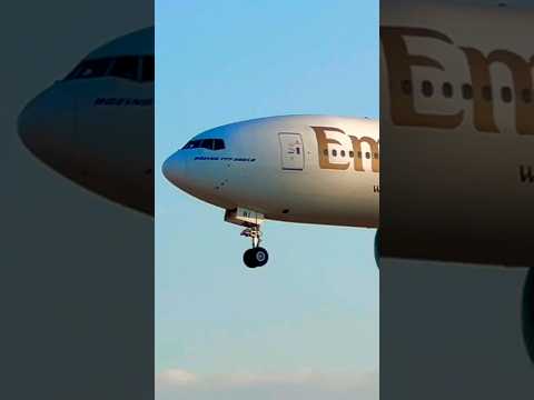 Emirates landing at Barcelona #youtubeshorts #planespotting #shorts #aviation #boeing777 #remix