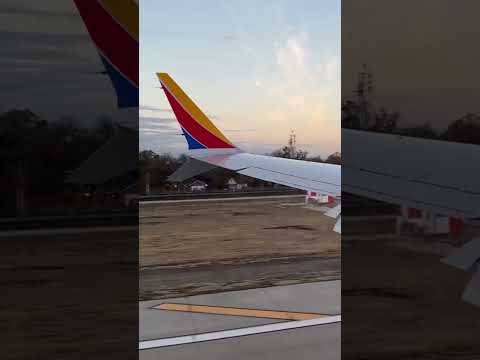 SMOOTH Southwest 737 MAX 8 landing! #shorts