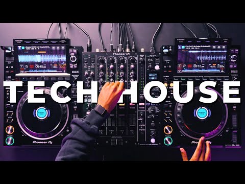 Pro DJ Mixing Techniques for a Tech House Set