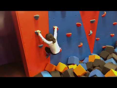 ZOEY GOES ROCK CLIMBING!