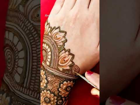 Stylish henna design for bride and wedding season #mehndi #mehndidesigns #mehndikadesigns #mehendi