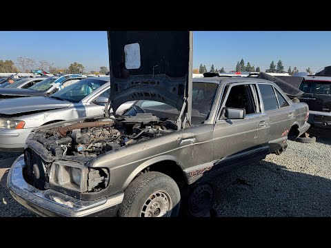 1983 Mercedes-Benz W126 at Junkyard