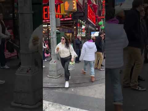 Walking through these NYC streets like a boss…Times Square! ❤️😂🎅