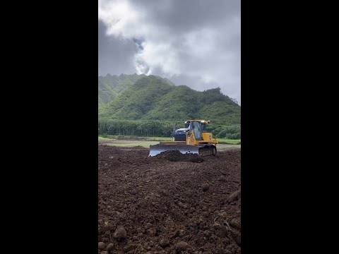 John Deere 850L pushing on O'ahu!