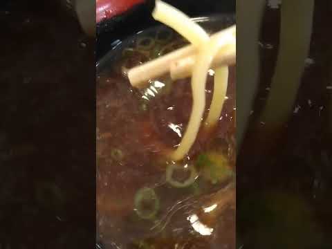 くら寿司で7種の魚介醤油ラーメン　寿司屋のお出汁はうまく感じるよ　麺はやや太もちもちでお腹にずっしり腹いっぱいになるよ