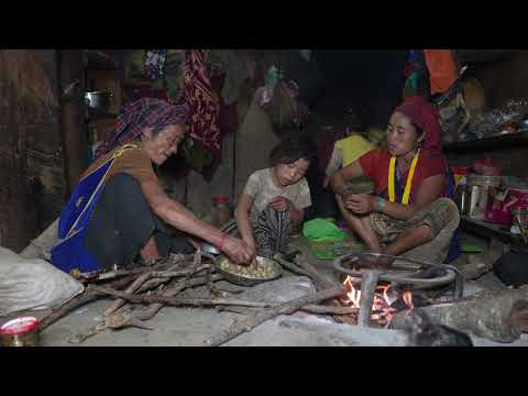 Traditional village kitchen || Happy family in village