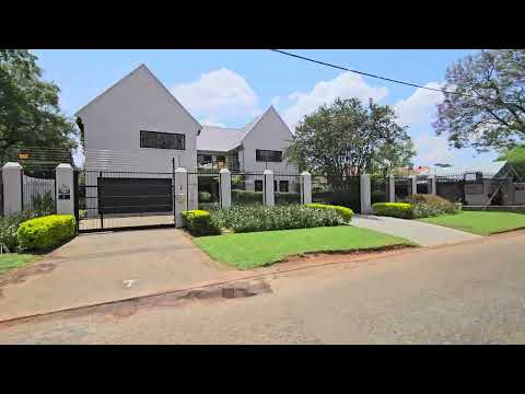 6 Bedroom House For Sale in Linden, Randburg