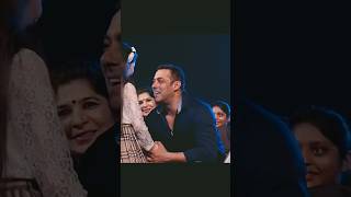 ❤️Salman Khan crying when munni got award for Bajrangi bhaijaan #emotional#salmankhan