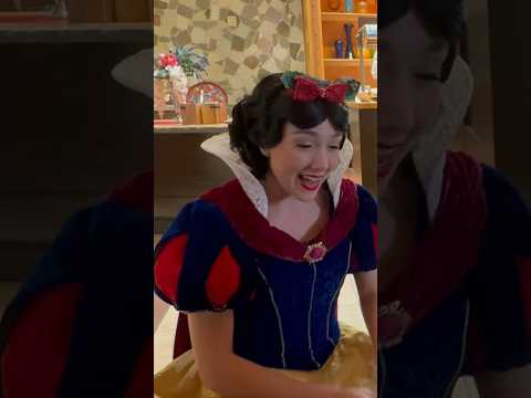 Chatting with Snow White #snowwhite #disneyprincess