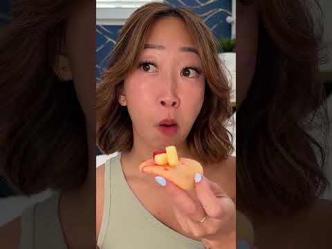 I tried gummy lunchable pizza! #gummy #foodreview #mukbang #snack #snackreview #pizza #lunchables