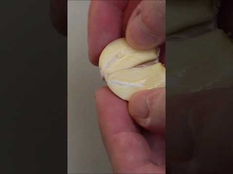 Perfect Garlic Peeling: No Knife Crushing Needed!