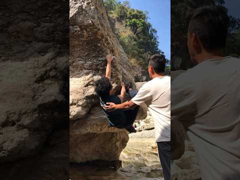 Trust your outdoor spotter!! #bouldering