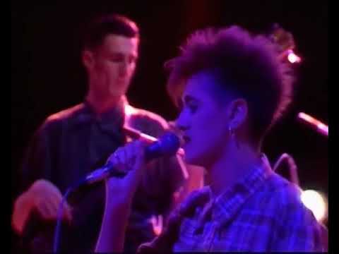 Everything But The Girl - Frost & Fire - (Live on BBC, Whistle Test, 1984)