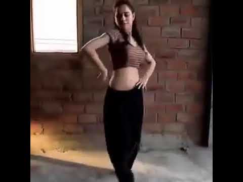 sexy girl dancing in kala chasma bollywood song