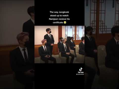 Jungkook stood up to watch Namjoon receive his certificate #BTS #Shorts