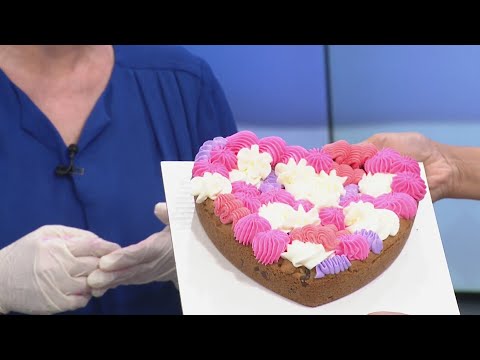 Primas Bakery’s DIY Valentine’s Day cookie cakes will steal hearts