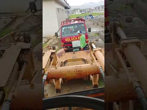 lumubog na truck hinila ng loader #viralvideo #truckdriver #heavyequipment #loadersvlog