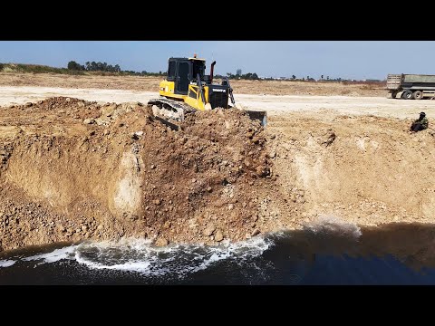 Impressing Operating Skill Dozer Pouring Soil Drop Into Deep Water SHANTUI DH17C3