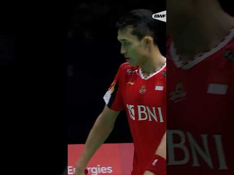 揮空？！怕尷尬就直接往上看怪燈光 #喬納坦 #王子維 #badminton #羽球 #jonathanchristie