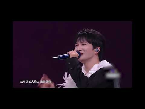 #周深 亮相2024TMEA腾讯音乐娱乐盛典献唱歌曲《少管我》