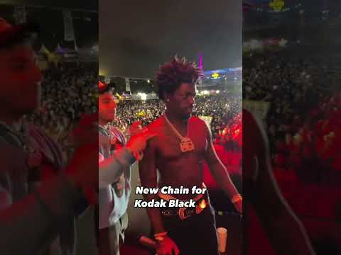 Kodak Black gets his new chain while headlining Rolling Loud #shorts #trending #rap #hiphop