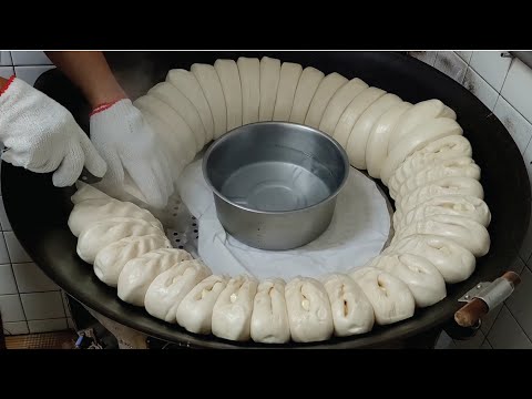 Steamed Bread Making MasterSteamed Bread Making Master/傳承60年!每日限量,羊角饅頭-貼鍋饅頭製作-Taiwanese street food